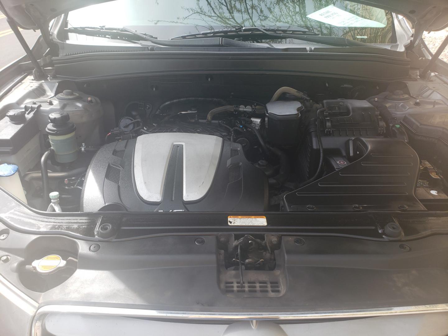 2011 gray /gray Hyundai Santa Fe SE (5XYZH4AG2BG) with an 3.5L V6 DOHC 24V engine, 6-Speed Automatic transmission, located at 323 E Dunlap Ave., Phoenix, AZ, 85020, (602) 331-9000, 33.567677, -112.069000 - 2011 Hyundai Santa Fe SE,......A Must See!! No accidents, Ice cold AC. The car is gorgeous inside and out. Power windows, Power door locks, Stereo/cd/mp3 Player, Phone sync, Bluetooth, Satellite compatible, Beautiful gray interior with gray leather seats in near perfect condition, Incredible gas mil - Photo#16